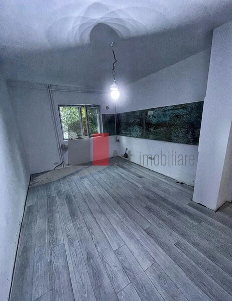 Drumul Gazarului, Giurgiului, vanzare apartament 2 camere semidecomandat.